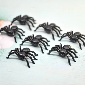 30/50/100ks Halloween mini plast čierny svetelný pavúk žart zábavy, narodeniny hračka DIY dekorácie spider 2cm spider strany rekvizity