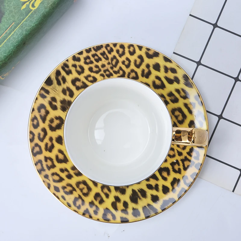 Porcelán Leopard Šálku Kávy Bone China Tea Cup Set s Zlatej Rukoväti Luxusné Darčeky pre Ženy Boss Priateľku Domov Kuchyňa Decor 4
