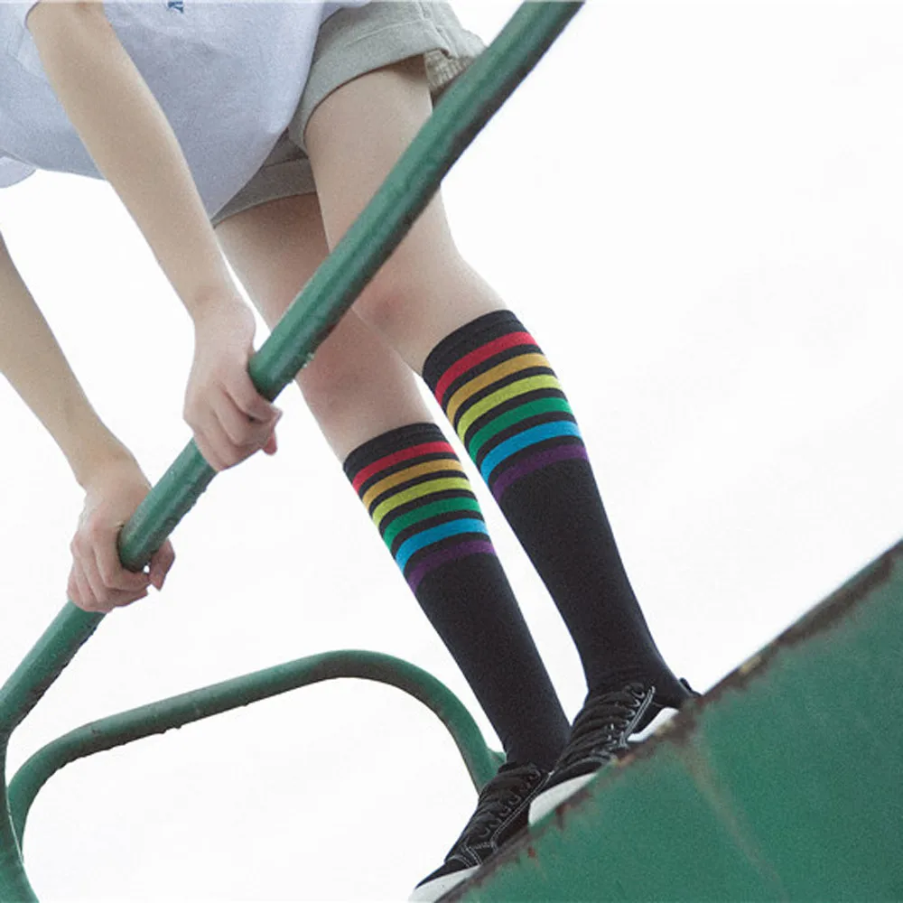 1pair Módne Stehna Vysoké Ponožky Nad Kolená Rainbow Prúžok Dievčatá Futbal Ponožky Čierne Biele Ženy A Mužov Bavlnené Elastické Médií 1
