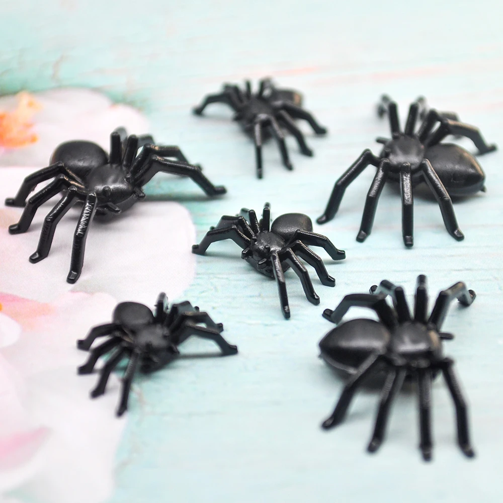 30/50/100ks Halloween mini plast čierny svetelný pavúk žart zábavy, narodeniny hračka DIY dekorácie spider 2cm spider strany rekvizity 2