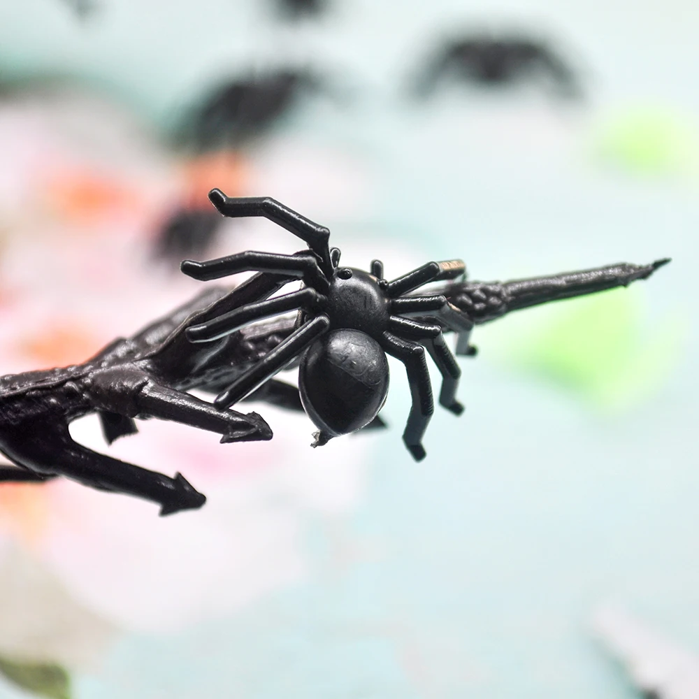 30/50/100ks Halloween mini plast čierny svetelný pavúk žart zábavy, narodeniny hračka DIY dekorácie spider 2cm spider strany rekvizity 4