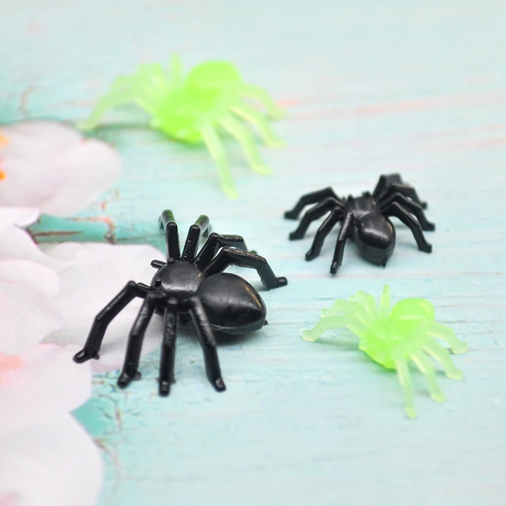 30/50/100ks Halloween mini plast čierny svetelný pavúk žart zábavy, narodeniny hračka DIY dekorácie spider 2cm spider strany rekvizity 5