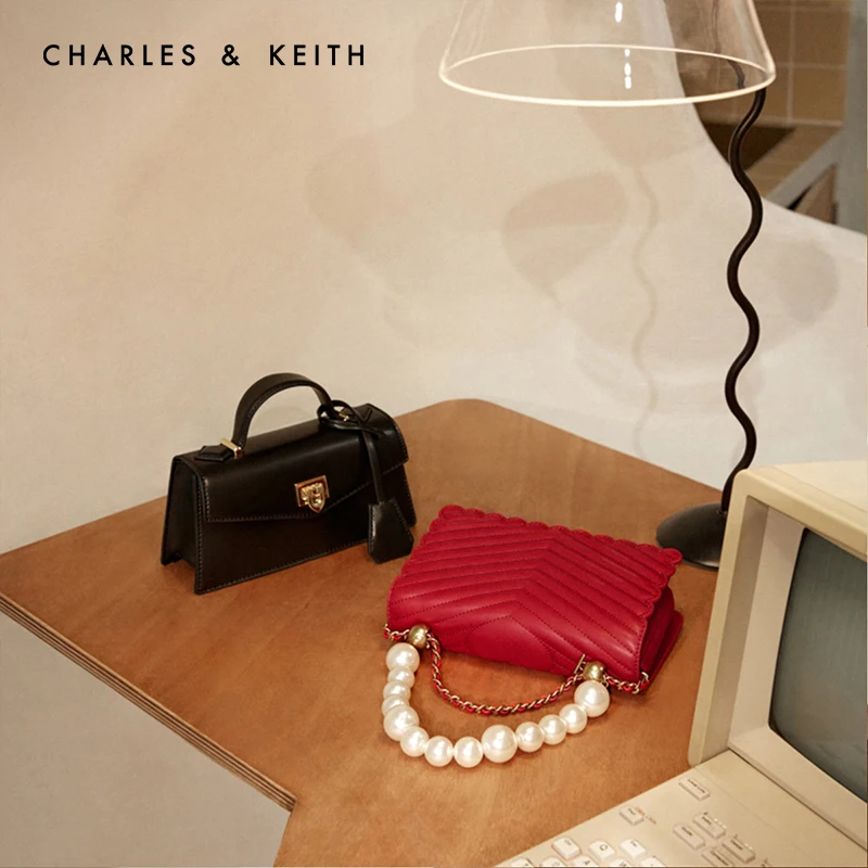 CHARLES＆KEITH Nový Príchod na Spring2021CK2-80151021-1Women je taška cez rameno s pearl výzdoba V tvare vzor kryt kabelka 1